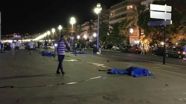 Nizza, 14 luglio 2016, la disperazione alberga l'aria