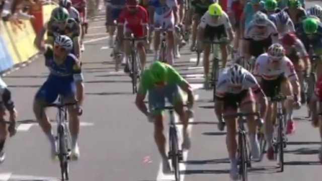 Kittel protesta, Cavendish va a vincere la sua quarta tappa.