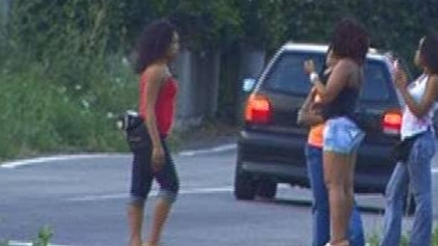Prostituzione: una deputata del PD propone multe di 10.000&euro; e persino il carcere per punire i clienti