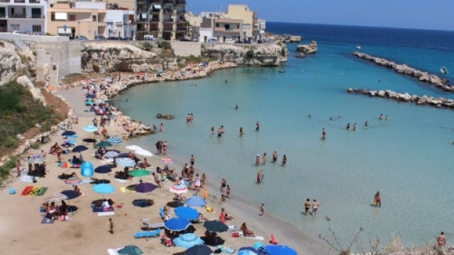 Crisi del turismo: in Puglia spiagge aperte fino ad ottobre ... - leccenews24.it