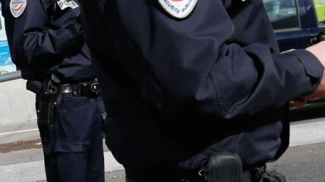 Nei pressi di Lione, 4 poliziotti aggrediti da teppisti.