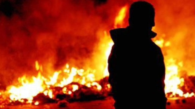 Incendio campo Rom a Csalnuovo di Napoli, Napoletani in rivolta