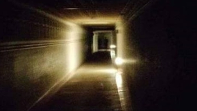 Paranormale: fotografato un fantasma terrificante in un bunker abbandonato