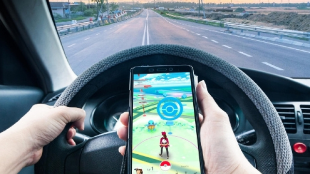 PokemonGo e auto, attenti alle multe e al ritiro della patente