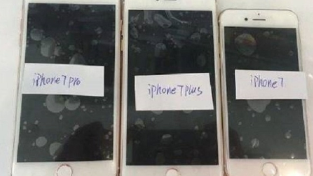 Apple iPhone 7: 3 modelli per il nuovo 'melafonino' che sar&agrave; mostrato in settembre