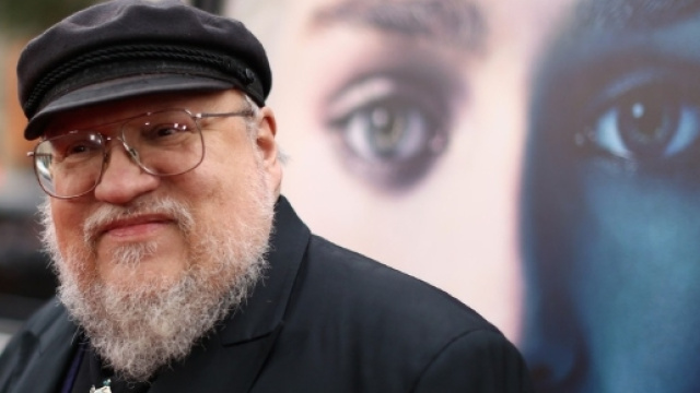 Emmy 2016, George R.R. Martin: "Outlander &egrave; stato derubato ... - movieplayer.it