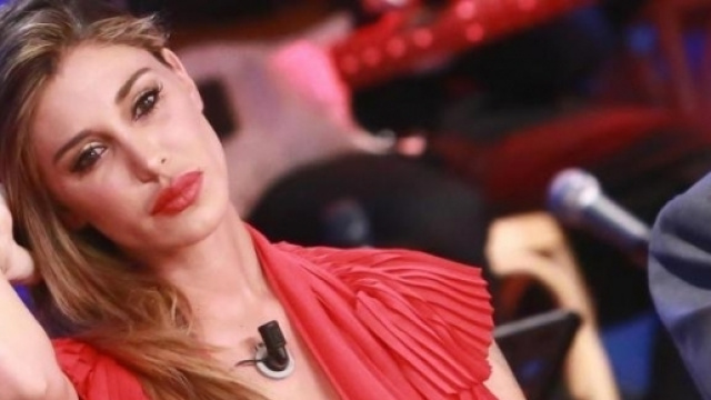 La dura risposta di Belen Rodriguez alle offese del web a lei e Borriello.