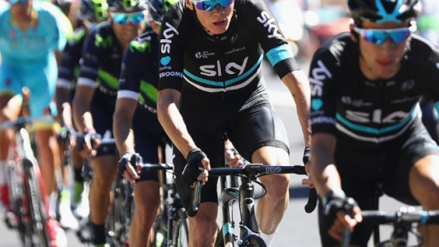 La forza del Team Sky: otto grandi corridori al servizio di Chris Froome.