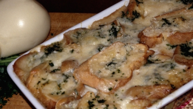 La "Suppa cuata" va mangiata ancora calda.