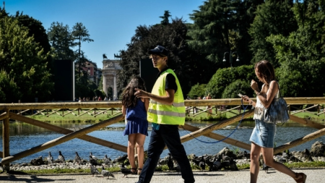 Scarpamondo presenta il team Scrivi&Cammina dei Camminamondo al Parco Sempione.