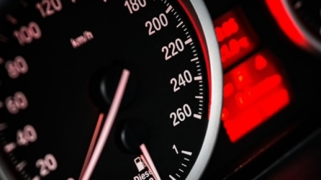 Il tachimetro di un'automobile