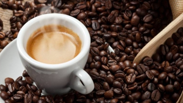 Milioni di persone bevono caff&egrave; ogni giorno in tutto il mondo