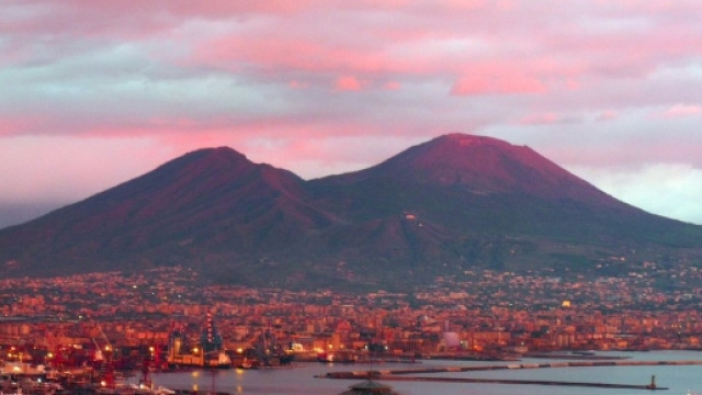 Brucia il Vesuvio a Terzigno: evacuazione?
