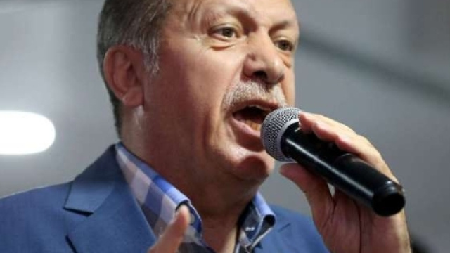 Recep Tayyip Erdogan(61), Presidente turco, fa le pulizie di stato.
