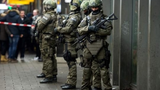 Monaco &egrave; sotto assedio. Si cercano gli attentatori in fuga e si invita la popolazione a non uscire di casa