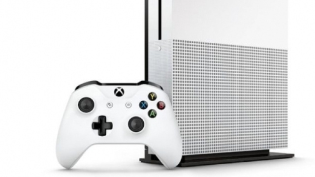 Xbox One S dimagrita e pi&ugrave; capiente arriva il 2 agosto - Macitynet.it - macitynet.it