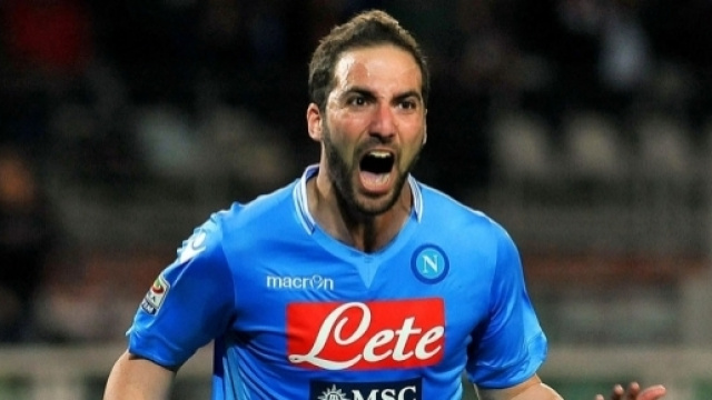 Gonzalo Higuain, con la maglia del Napoli. Ora &egrave; molto vicino alla Juventus