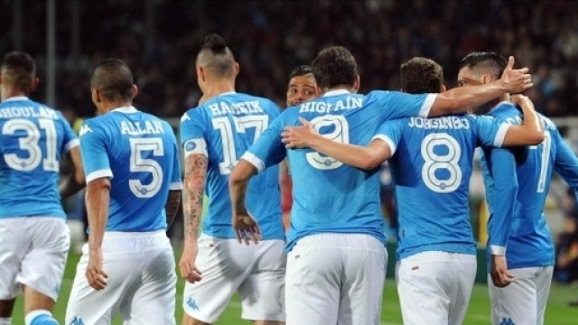 L'immagine dell"abbraccio a Higuain dopo un gol non si ripeter&agrave; al San Paolo