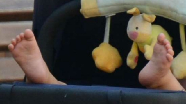 Partorisce in camera a quindici anni e chiude il bimbo in un cassetto