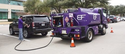 Brasileiro cria &ldquo;gasolina sem petr&oacute;leo&rdquo; mais barata e potente