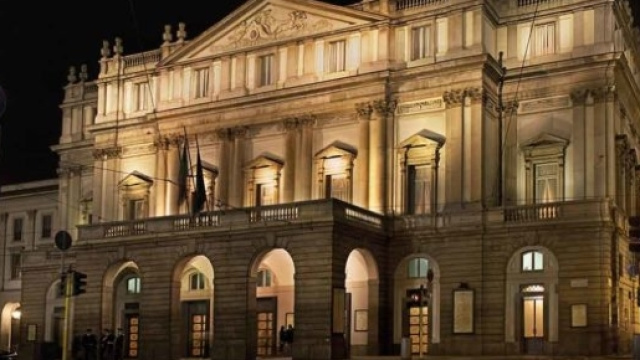 Il Teatro alla Scala in notturna