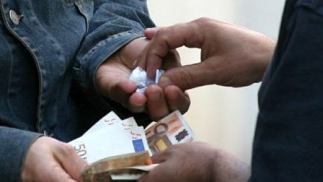 Spaccio di droga e via vai di tossicodipendenti: soppresse tre fermate sulla linea Saronno-Seregno