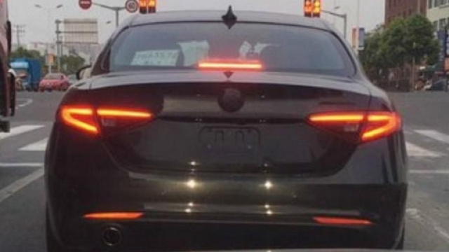 Alfa Romeo Giulia foto spia nelle strade cinesi