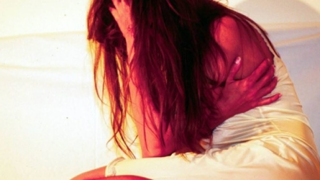Ragazza quindicenne violentata dal branco