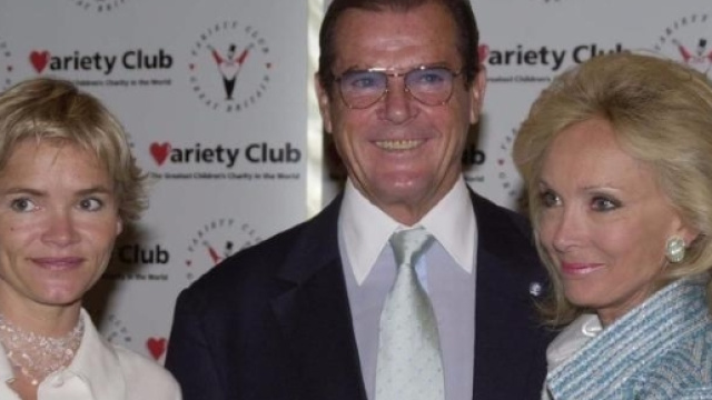Roger Moore distrutto per morte figlia