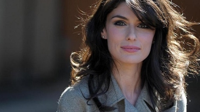 Anna Valle nei panni di Chiara nella fiction 'Sorelle'.