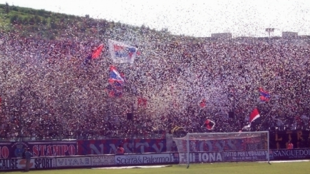 I tifosi del Crotone, squadra neo promossa in A.