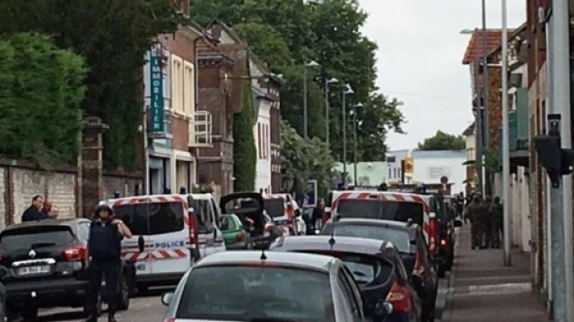 Sgozzato prete della chiesa di Saint-Etienne-du Rouvray