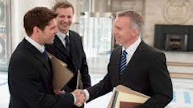 Avvocati , commercialisti e professionisti: arriva la polizza