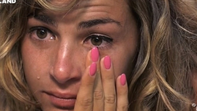 Temptation Island 2016: Valeria e Melissa contro Roberto