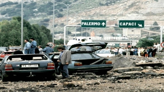Un'immagine della strage di Capaci.