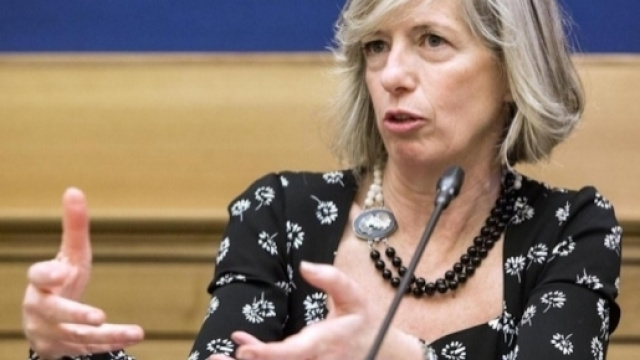 Concorso scuola: M5S attacca ministro Stefania Giannini - foto algheronewsitaly.com