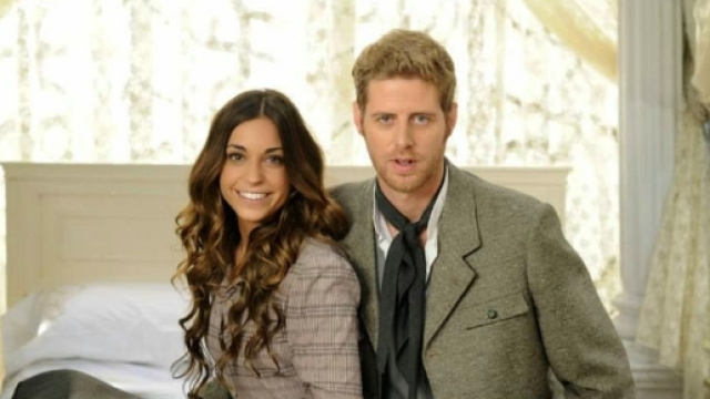 Mariana partorisce in strada con l'aiuto di Nicolas