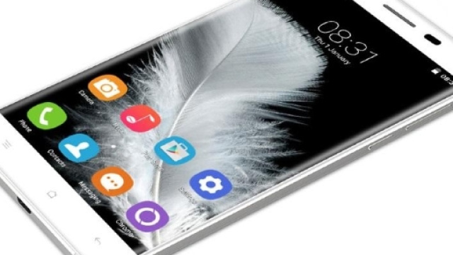 Oukitel K6000 un des smartphones du chinois Oukitel.
