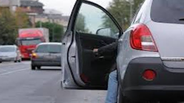 Responsabilit&agrave; nel caso si apra la portiera dell'auto di scatto