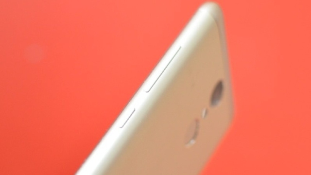 Xiaomi Mi5 Vs Xiaomi Redmi Pro: cellulari in offerta agosto 2016