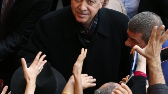 Elezioni in Turchia, il trionfo di Erdogan. Scontri tra polizia e ... - repubblica.it