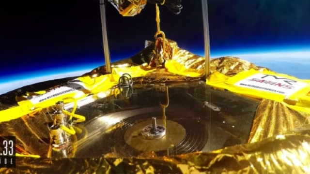 Il primo vinile riprodotto nello spazio con la navicella Icarus. Un progetto spettacolare ideato da Jack White.
