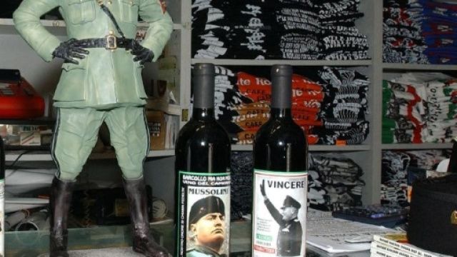 Si riapre in Emilia-Romagna la polemica sulla vendita dei gadget del ventennio fascista