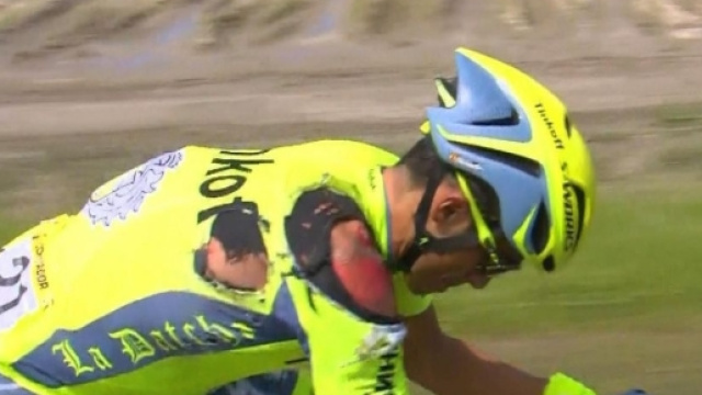 Contador dopo la caduta nella prima tappa