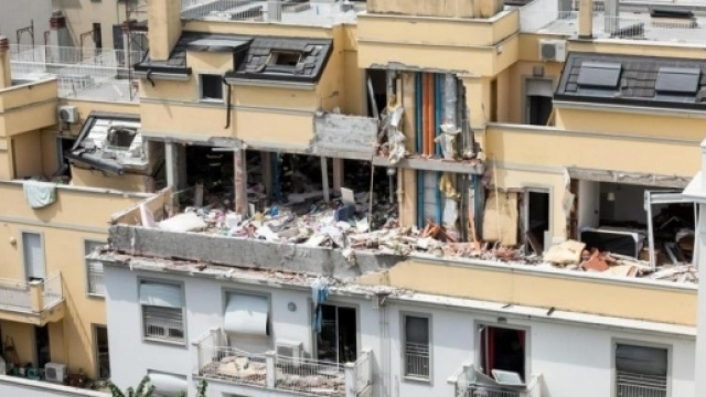 Esplosione della palazzina a Milano, il marito confessa: "Ho staccato il tubo del gas."