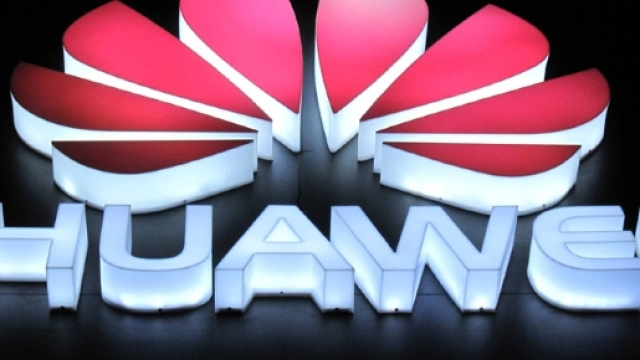 Huawei working on a dual-curved QHD AMOLED display | TECHNIZINE - technizine.com