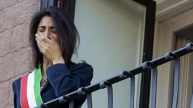 Raggi e il rebus della giunta romana