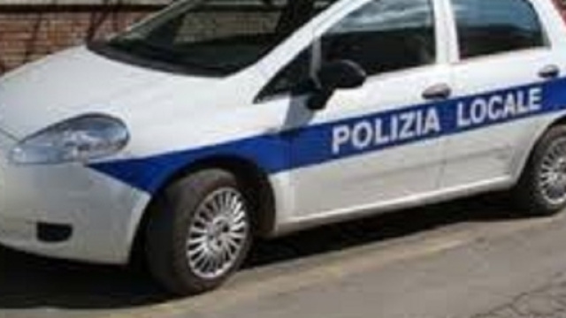 Reggio Calabria, auto sbatte contro un muro: un morto