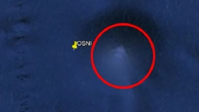 Ufo: nel fondo dell'Oceano Pacifico piramide gigante opera di alieni?