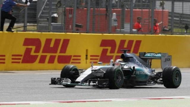 Hamilton vittorioso a Silverstone